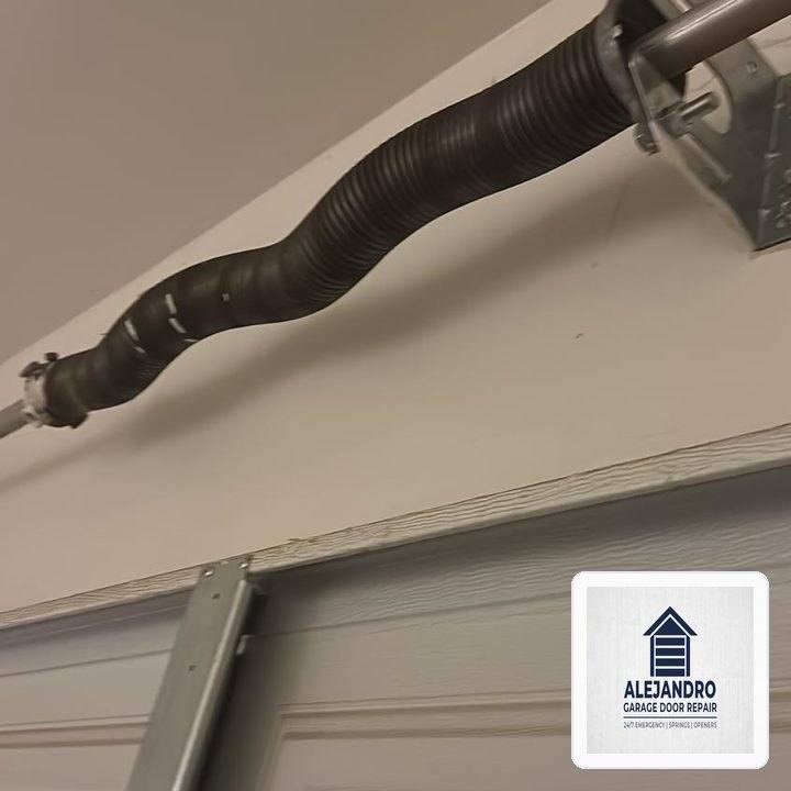 Alejandro Garage Door Repair Dispatch in Niles (Morton Grove Area): Heavy-Duty EPDM Perimeter & Bottom Seal Weatherproofing - Niles, IL